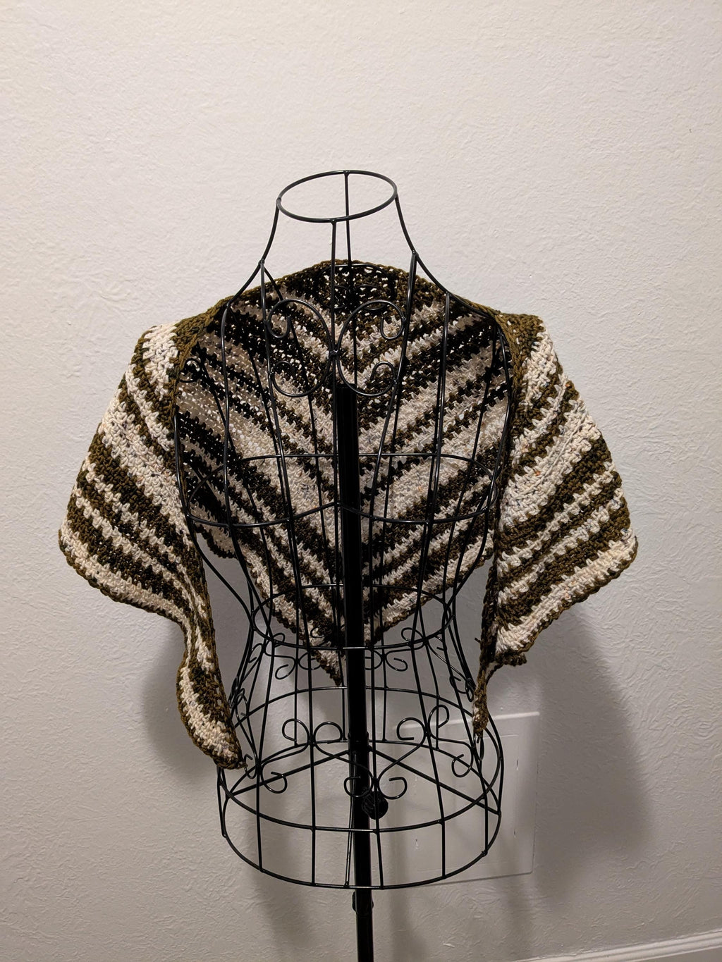 Hedgerow Shawlette- Brown and Cream