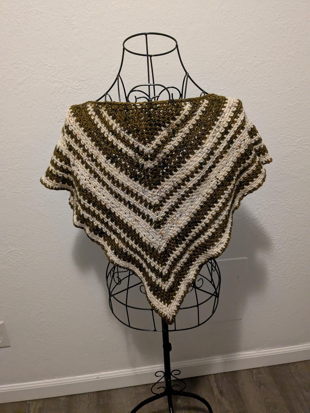 Hedgerow Shawlette- Brown and Cream
