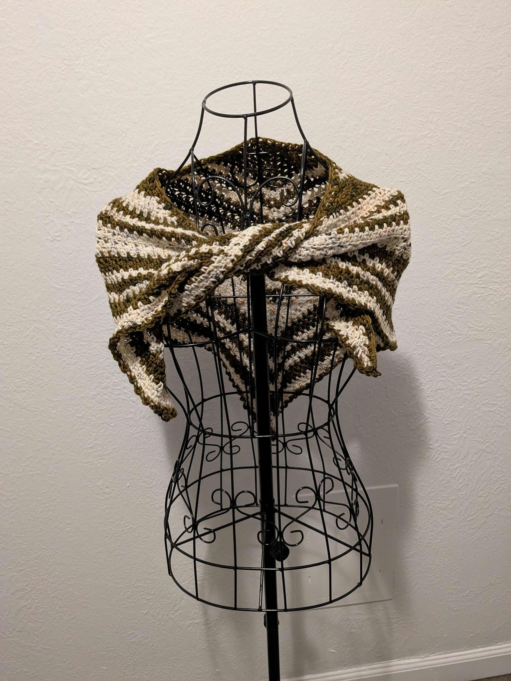 Hedgerow Shawlette- Brown and Cream